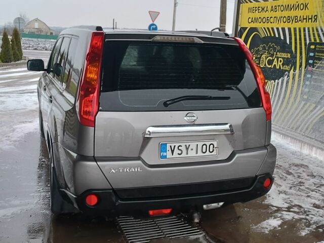 Серый Ниссан ИксТрейл, объемом двигателя 2 л и пробегом 450 тыс. км за 6000 $, фото 2 на Automoto.ua