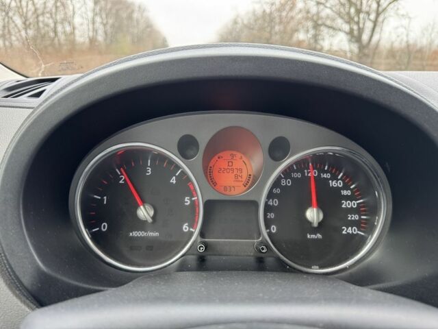 Серый Ниссан ИксТрейл, объемом двигателя 2 л и пробегом 230 тыс. км за 4800 $, фото 3 на Automoto.ua