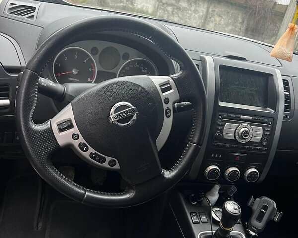 Серый Ниссан ИксТрейл, объемом двигателя 2 л и пробегом 185 тыс. км за 10200 $, фото 10 на Automoto.ua