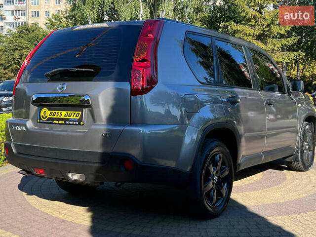 Сірий Ніссан ІксТрейл, об'ємом двигуна 2 л та пробігом 220 тис. км за 10800 $, фото 6 на Automoto.ua