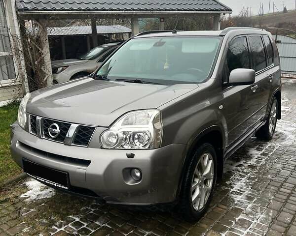 Серый Ниссан ИксТрейл, объемом двигателя 2 л и пробегом 185 тыс. км за 10200 $, фото 1 на Automoto.ua