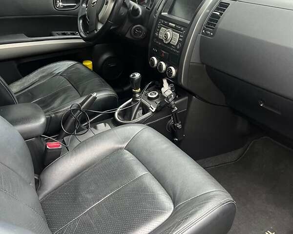 Серый Ниссан ИксТрейл, объемом двигателя 2 л и пробегом 185 тыс. км за 10200 $, фото 7 на Automoto.ua