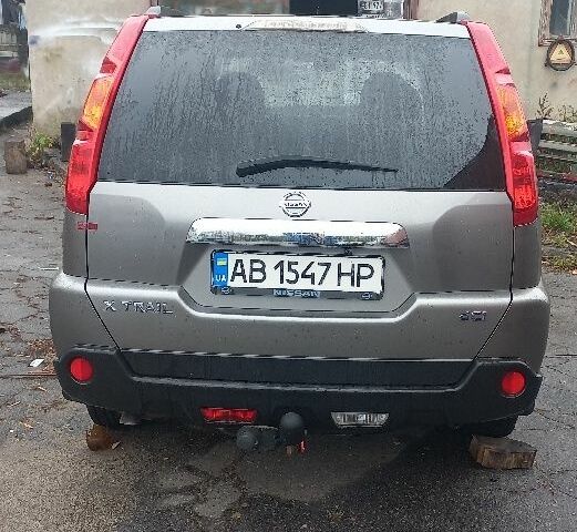 Серый Ниссан ИксТрейл, объемом двигателя 2 л и пробегом 200 тыс. км за 4500 $, фото 6 на Automoto.ua