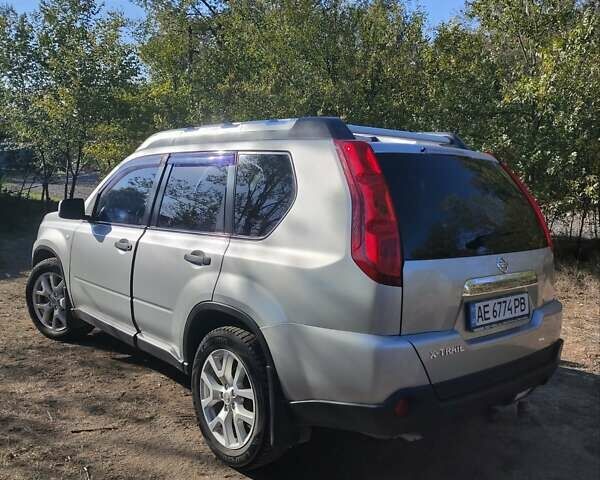 Сірий Ніссан ІксТрейл, об'ємом двигуна 2 л та пробігом 223 тис. км за 8900 $, фото 10 на Automoto.ua
