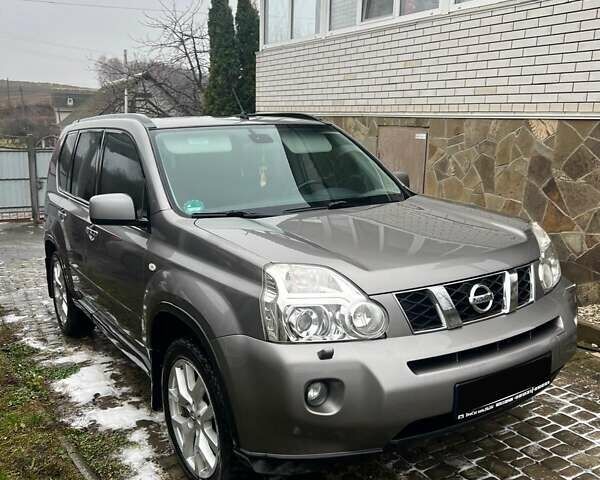 Серый Ниссан ИксТрейл, объемом двигателя 2 л и пробегом 185 тыс. км за 10200 $, фото 3 на Automoto.ua