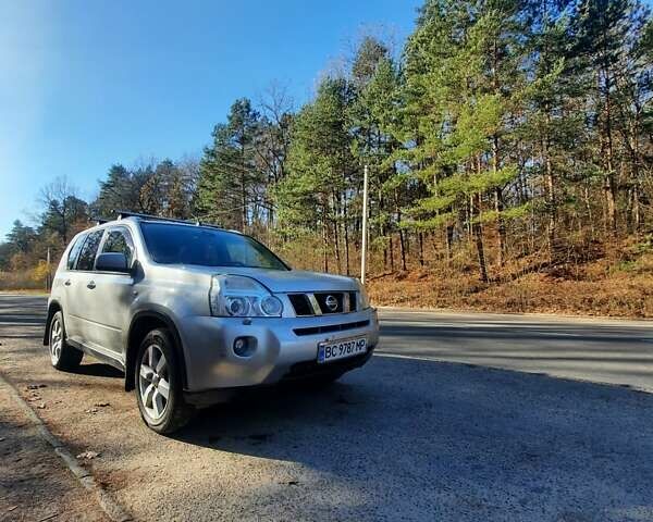Серый Ниссан ИксТрейл, объемом двигателя 2 л и пробегом 285 тыс. км за 9000 $, фото 6 на Automoto.ua