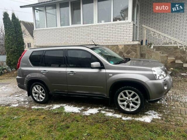 Серый Ниссан ИксТрейл, объемом двигателя 2 л и пробегом 185 тыс. км за 10200 $, фото 6 на Automoto.ua