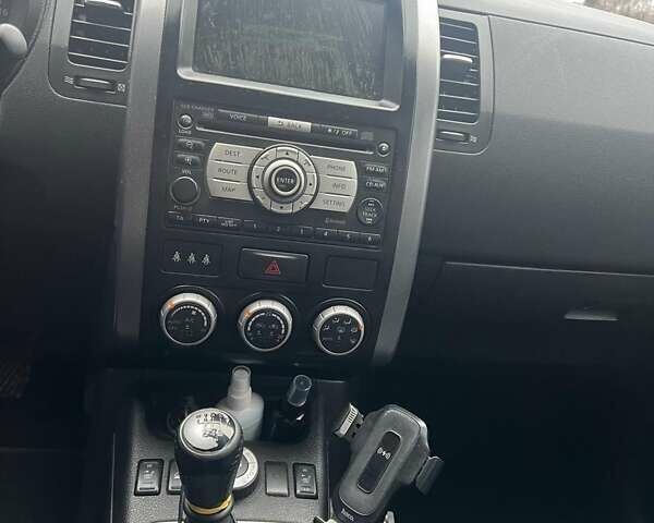 Серый Ниссан ИксТрейл, объемом двигателя 2 л и пробегом 185 тыс. км за 10200 $, фото 11 на Automoto.ua