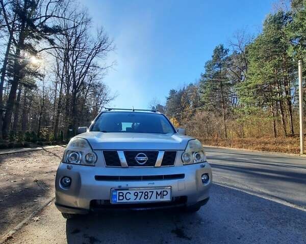 Серый Ниссан ИксТрейл, объемом двигателя 2 л и пробегом 285 тыс. км за 9000 $, фото 9 на Automoto.ua