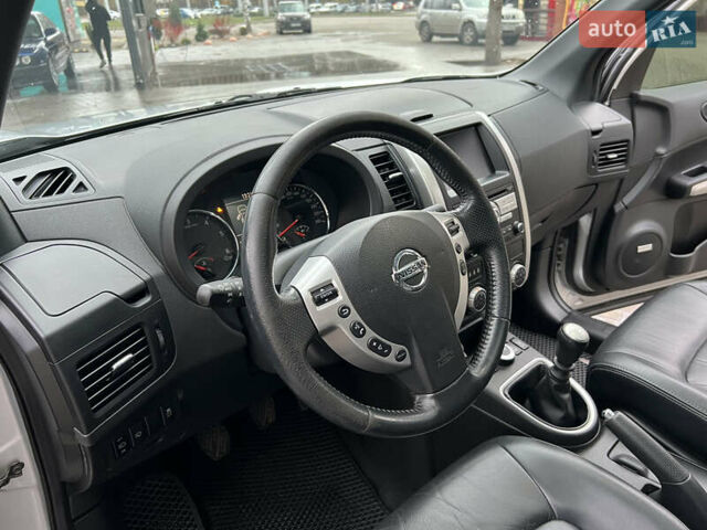 Серый Ниссан ИксТрейл, объемом двигателя 2 л и пробегом 153 тыс. км за 16500 $, фото 9 на Automoto.ua