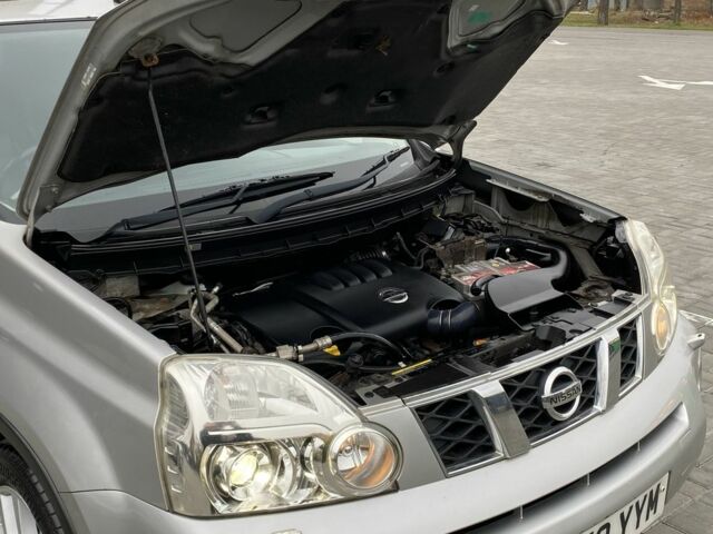 Серый Ниссан ИксТрейл, объемом двигателя 2.2 л и пробегом 189 тыс. км за 5350 $, фото 20 на Automoto.ua