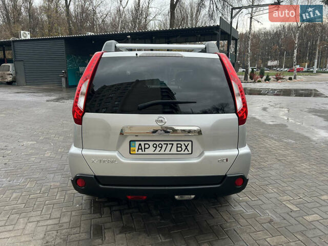 Серый Ниссан ИксТрейл, объемом двигателя 2 л и пробегом 153 тыс. км за 16500 $, фото 4 на Automoto.ua