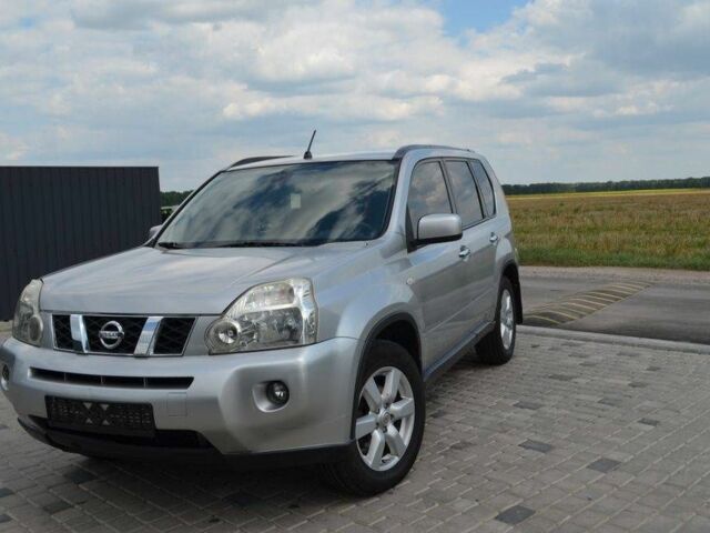 Серый Ниссан ИксТрейл, объемом двигателя 2 л и пробегом 317 тыс. км за 7000 $, фото 3 на Automoto.ua