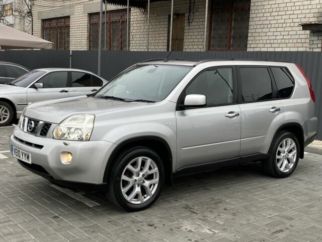 Серый Ниссан ИксТрейл, объемом двигателя 2.2 л и пробегом 189 тыс. км за 5350 $, фото 2 на Automoto.ua