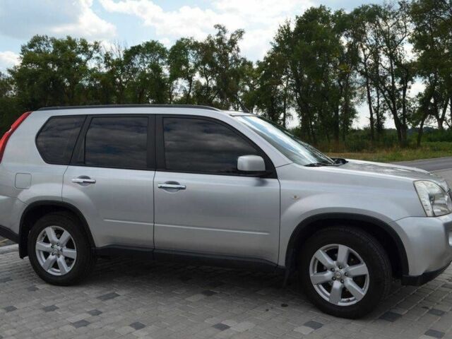 Серый Ниссан ИксТрейл, объемом двигателя 2 л и пробегом 317 тыс. км за 7000 $, фото 1 на Automoto.ua