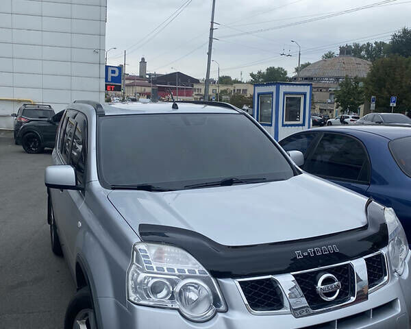 Серый Ниссан ИксТрейл, объемом двигателя 2 л и пробегом 285 тыс. км за 11800 $, фото 11 на Automoto.ua