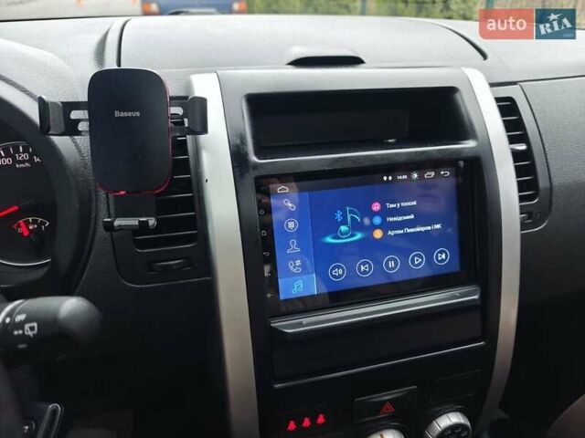 Серый Ниссан ИксТрейл, объемом двигателя 2 л и пробегом 179 тыс. км за 11500 $, фото 9 на Automoto.ua