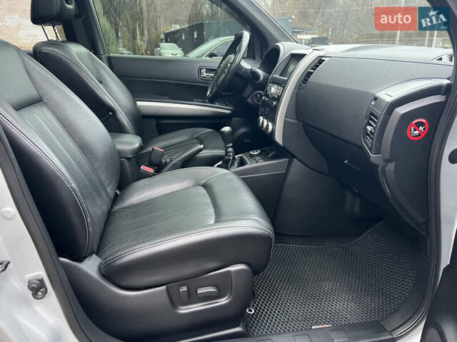 Серый Ниссан ИксТрейл, объемом двигателя 2 л и пробегом 153 тыс. км за 16500 $, фото 13 на Automoto.ua