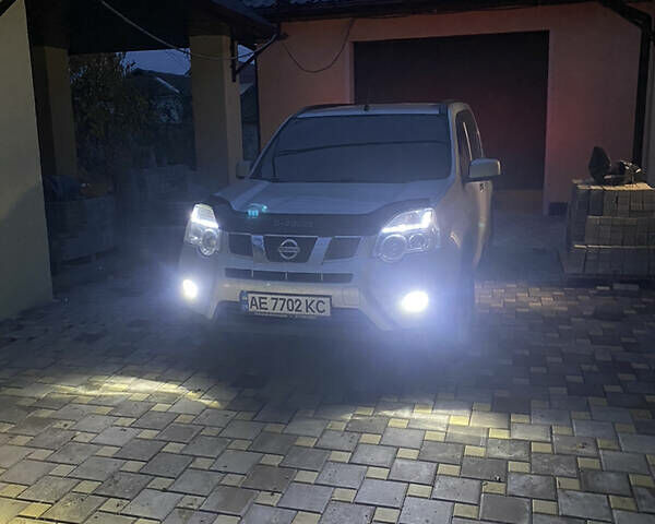 Серый Ниссан ИксТрейл, объемом двигателя 2 л и пробегом 285 тыс. км за 11800 $, фото 8 на Automoto.ua