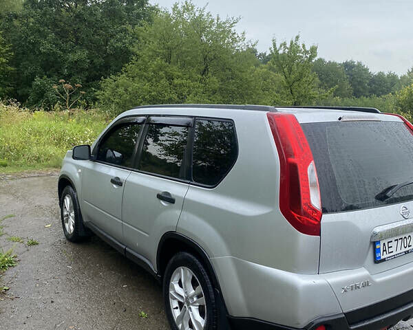 Серый Ниссан ИксТрейл, объемом двигателя 2 л и пробегом 285 тыс. км за 11800 $, фото 14 на Automoto.ua