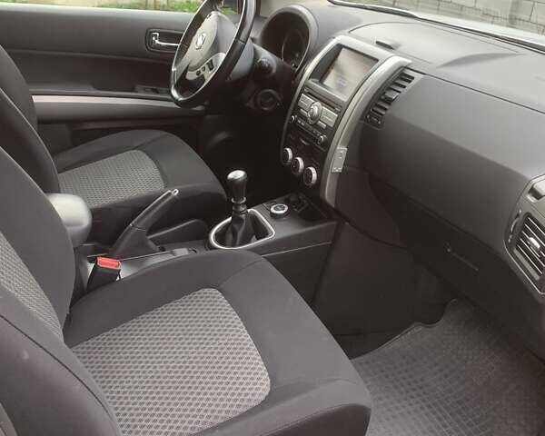 Ниссан ИксТрейл 2010 в Дубно на Automoto.ua Серый Ниссан ИксТрейл, объемом двигателя 2 л и пробегом 231 тыс. км за 12200 $, фото 8 на Automoto.ua