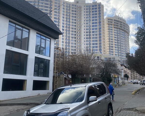 Серый Ниссан ИксТрейл, объемом двигателя 2 л и пробегом 285 тыс. км за 11800 $, фото 6 на Automoto.ua