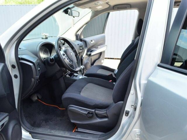 Серый Ниссан ИксТрейл, объемом двигателя 2 л и пробегом 317 тыс. км за 7000 $, фото 5 на Automoto.ua