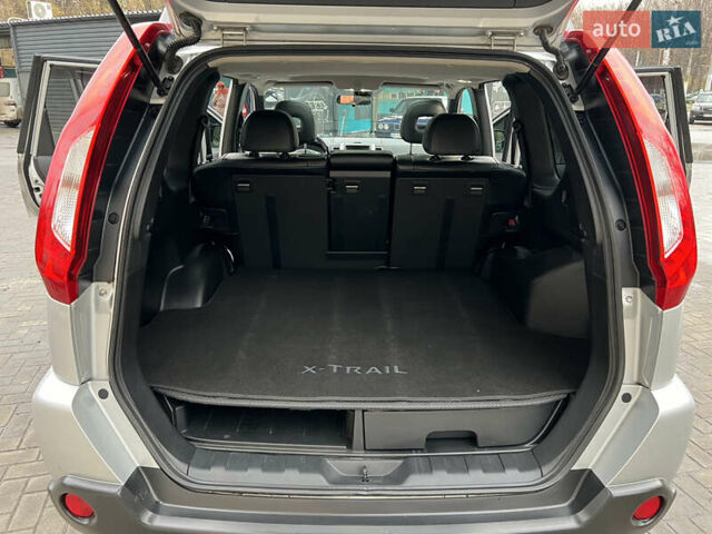 Серый Ниссан ИксТрейл, объемом двигателя 2 л и пробегом 153 тыс. км за 16500 $, фото 17 на Automoto.ua