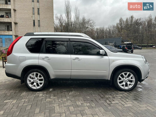 Серый Ниссан ИксТрейл, объемом двигателя 2 л и пробегом 153 тыс. км за 16500 $, фото 2 на Automoto.ua