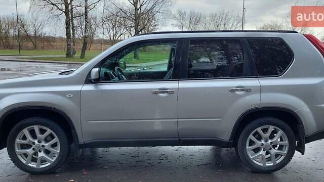 Серый Ниссан ИксТрейл, объемом двигателя 2 л и пробегом 275 тыс. км за 13800 $, фото 1 на Automoto.ua