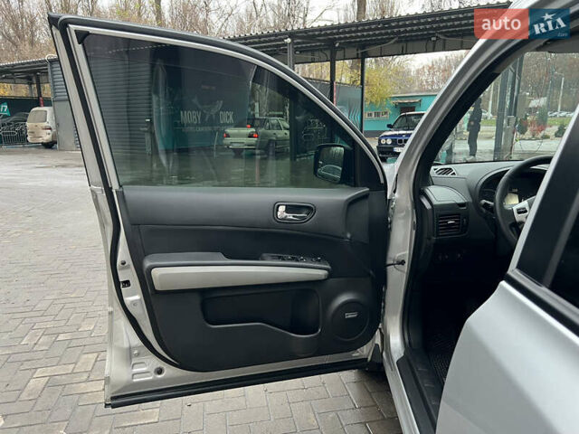 Серый Ниссан ИксТрейл, объемом двигателя 2 л и пробегом 153 тыс. км за 16500 $, фото 8 на Automoto.ua