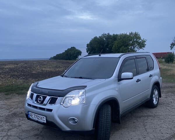 Серый Ниссан ИксТрейл, объемом двигателя 2 л и пробегом 285 тыс. км за 11800 $, фото 9 на Automoto.ua