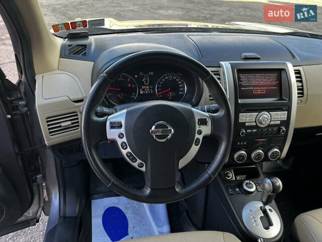 Сірий Ніссан ІксТрейл, об'ємом двигуна 2 л та пробігом 269 тис. км за 13399 $, фото 25 на Automoto.ua