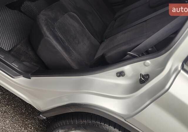 Серый Ниссан ИксТрейл, объемом двигателя 2.49 л и пробегом 217 тыс. км за 10000 $, фото 15 на Automoto.ua