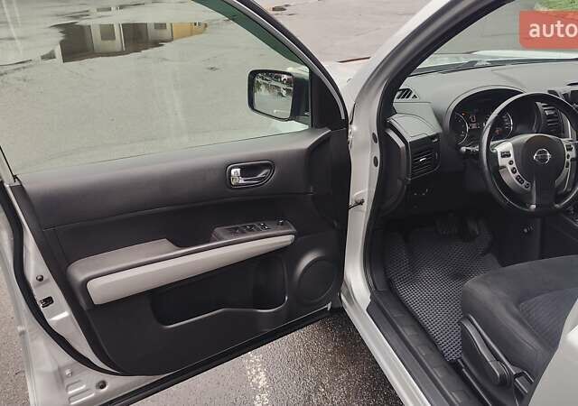 Сірий Ніссан ІксТрейл, об'ємом двигуна 2.49 л та пробігом 217 тис. км за 9990 $, фото 11 на Automoto.ua