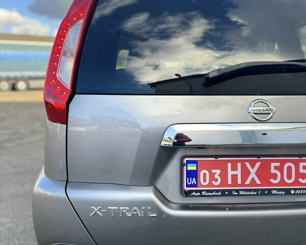 Серый Ниссан ИксТрейл, объемом двигателя 2 л и пробегом 269 тыс. км за 13399 $, фото 17 на Automoto.ua