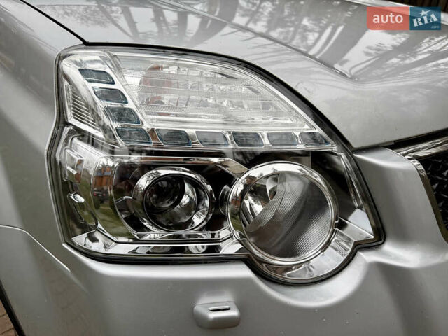 Серый Ниссан ИксТрейл, объемом двигателя 2.49 л и пробегом 199 тыс. км за 11700 $, фото 49 на Automoto.ua