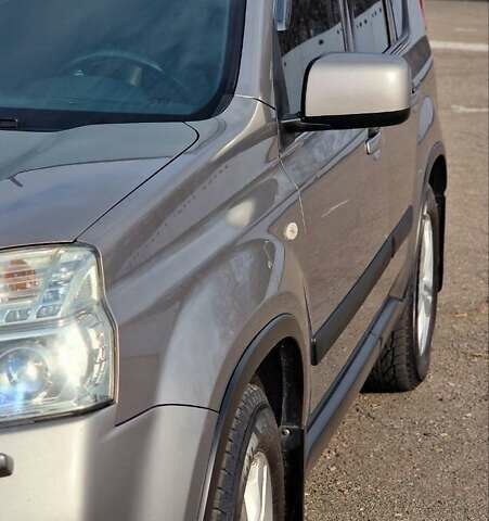 Сірий Ніссан ІксТрейл, об'ємом двигуна 2.49 л та пробігом 236 тис. км за 10999 $, фото 4 на Automoto.ua