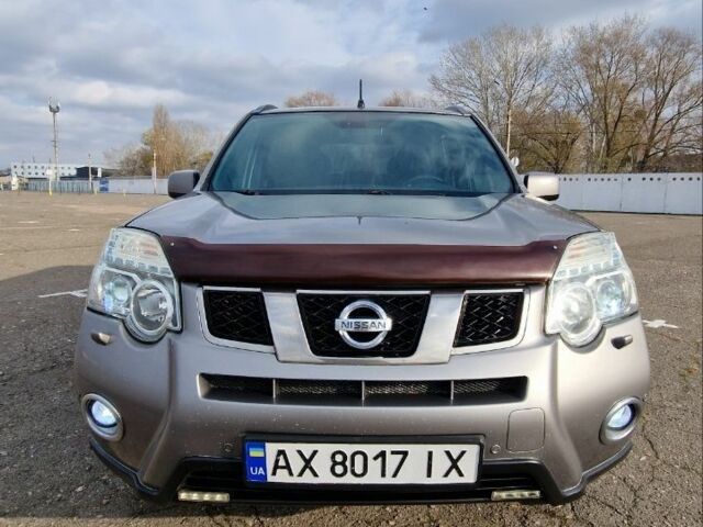 Сірий Ніссан ІксТрейл, об'ємом двигуна 2.5 л та пробігом 236 тис. км за 11000 $, фото 3 на Automoto.ua