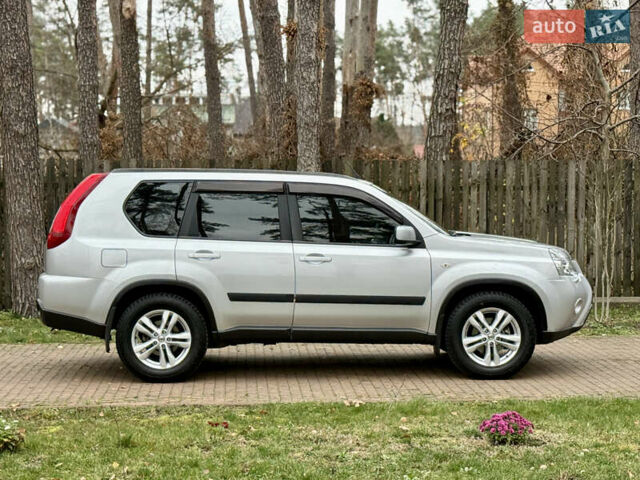 Серый Ниссан ИксТрейл, объемом двигателя 2.49 л и пробегом 199 тыс. км за 11700 $, фото 4 на Automoto.ua