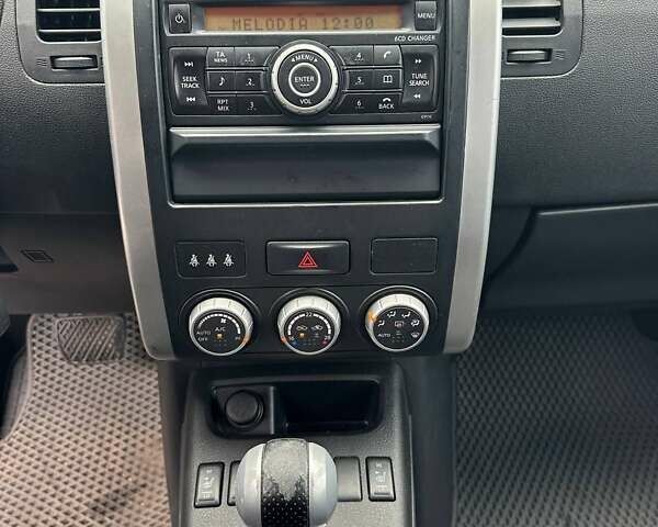Серый Ниссан ИксТрейл, объемом двигателя 2 л и пробегом 261 тыс. км за 9800 $, фото 23 на Automoto.ua