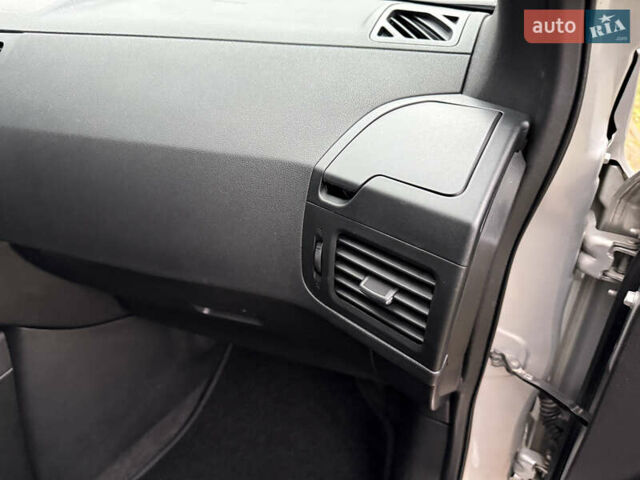 Серый Ниссан ИксТрейл, объемом двигателя 2.49 л и пробегом 199 тыс. км за 11700 $, фото 122 на Automoto.ua