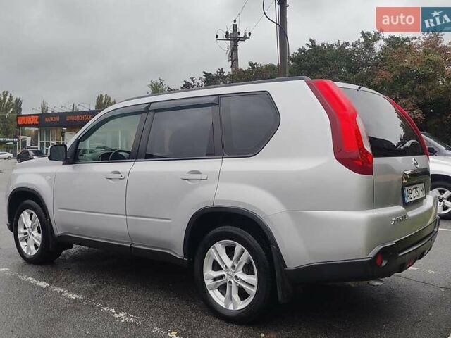 Серый Ниссан ИксТрейл, объемом двигателя 2.49 л и пробегом 217 тыс. км за 10000 $, фото 9 на Automoto.ua