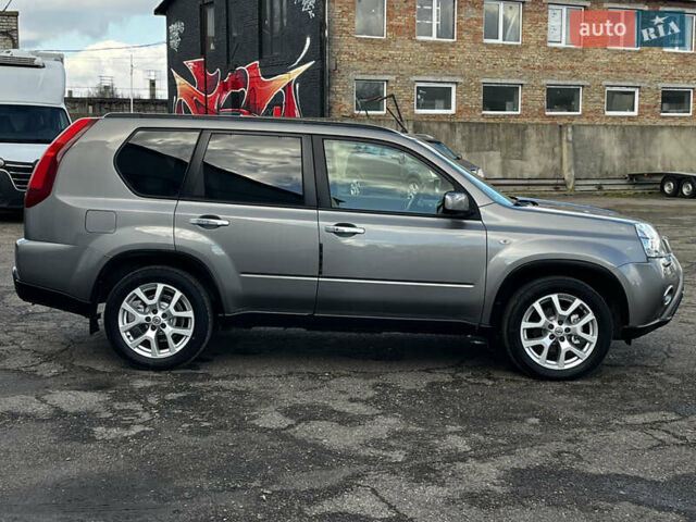 Серый Ниссан ИксТрейл, объемом двигателя 2 л и пробегом 269 тыс. км за 13399 $, фото 3 на Automoto.ua