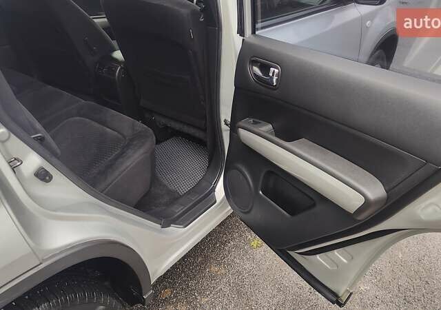 Серый Ниссан ИксТрейл, объемом двигателя 2.49 л и пробегом 217 тыс. км за 10000 $, фото 21 на Automoto.ua