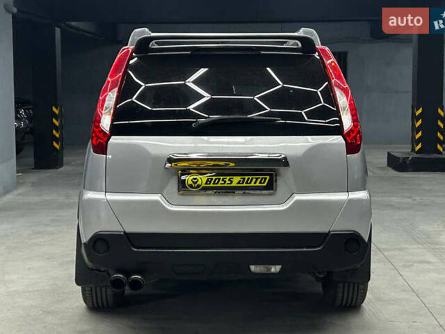 Серый Ниссан ИксТрейл, объемом двигателя 1.99 л и пробегом 222 тыс. км за 11300 $, фото 4 на Automoto.ua