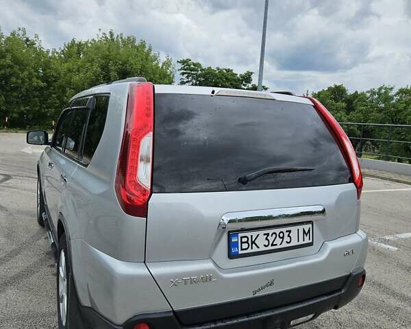 Серый Ниссан ИксТрейл, объемом двигателя 2 л и пробегом 242 тыс. км за 10500 $, фото 8 на Automoto.ua