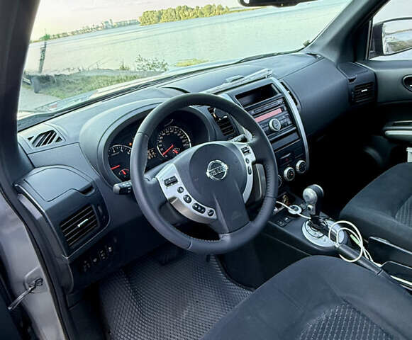 Сірий Ніссан ІксТрейл, об'ємом двигуна 2 л та пробігом 172 тис. км за 13000 $, фото 1 на Automoto.ua