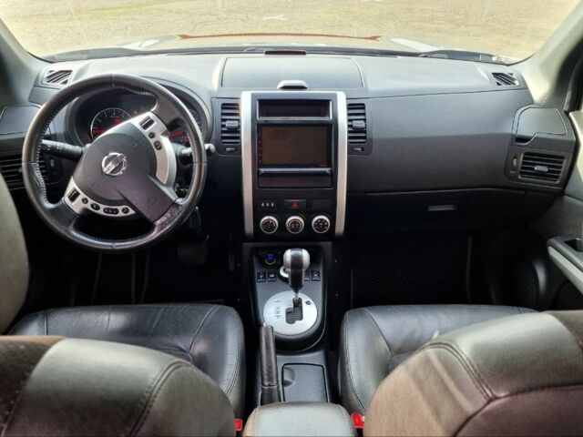 Сірий Ніссан ІксТрейл, об'ємом двигуна 2.5 л та пробігом 236 тис. км за 11000 $, фото 5 на Automoto.ua