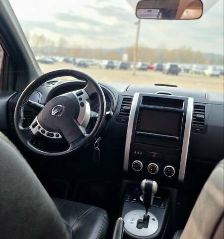 Сірий Ніссан ІксТрейл, об'ємом двигуна 2.49 л та пробігом 236 тис. км за 10999 $, фото 7 на Automoto.ua